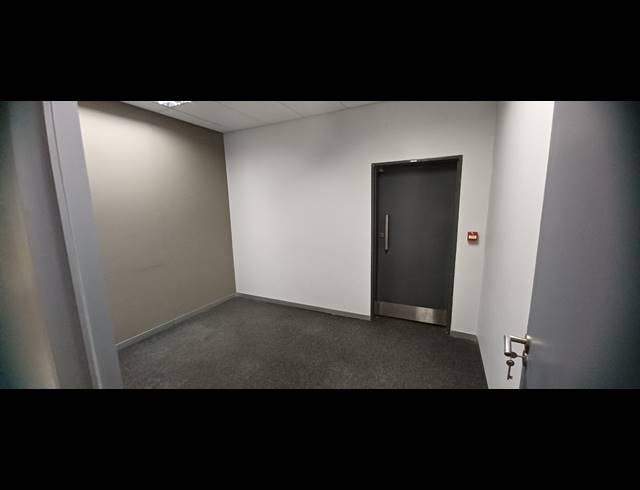 335M² OFFICE TO LET IN SANDHURST
